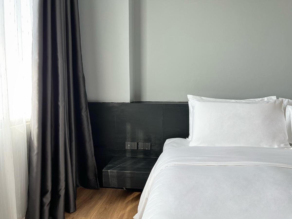 Bb Hotel Саванакет Екстериор снимка