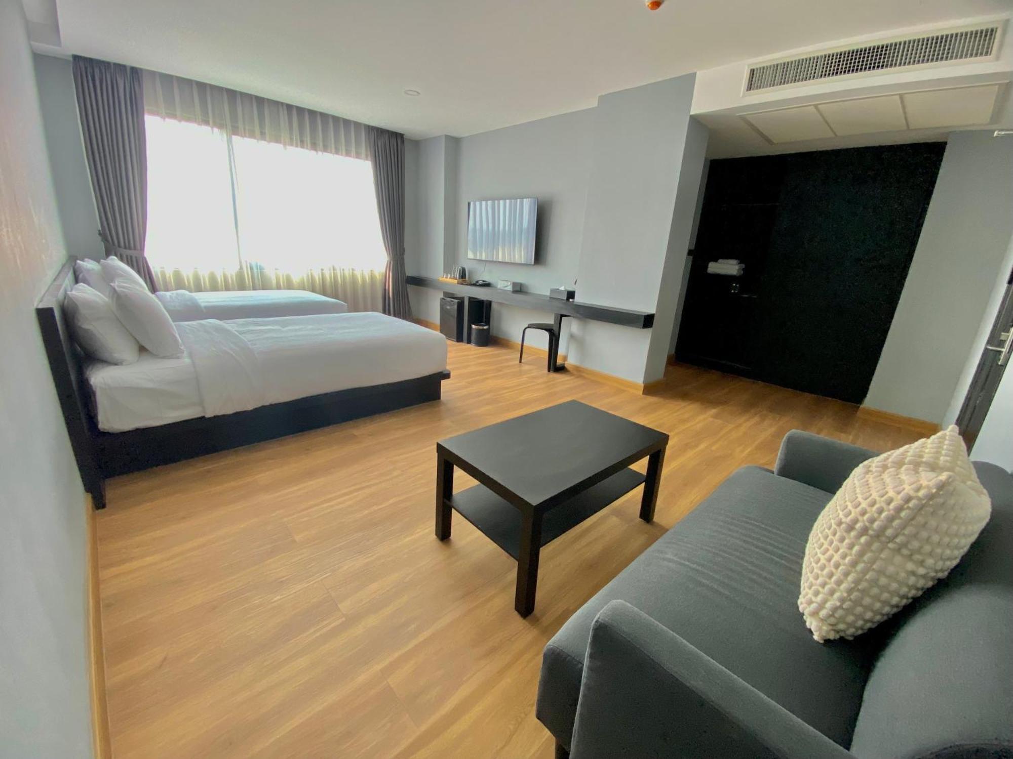 Bb Hotel Саванакет Екстериор снимка