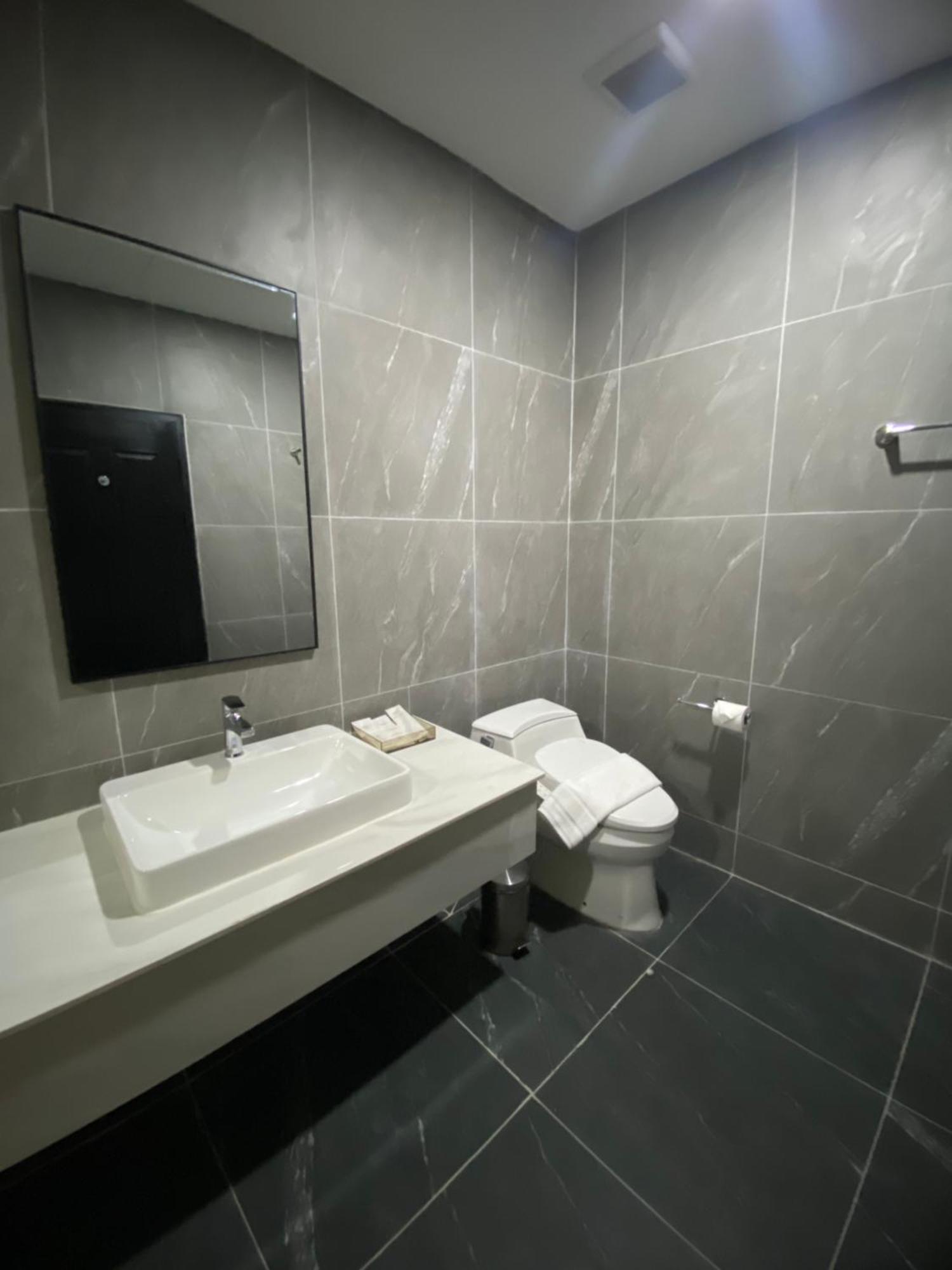 Bb Hotel Саванакет Екстериор снимка