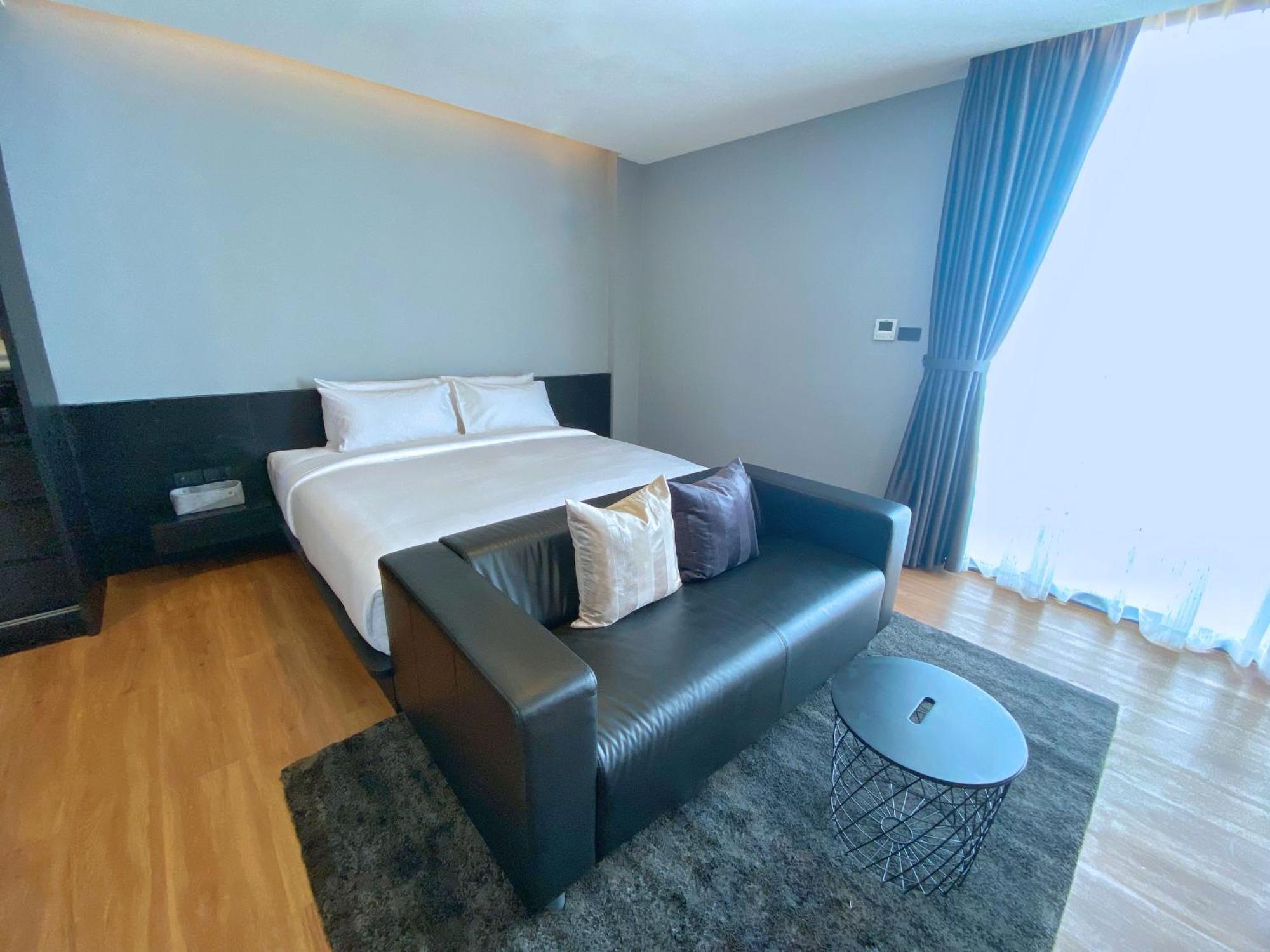 Bb Hotel Саванакет Екстериор снимка